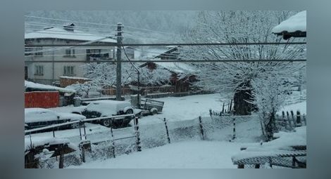 15 сантиметра сняг натрупа в Смолянско