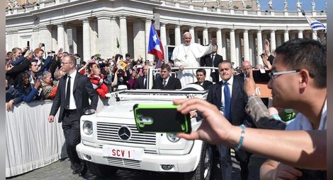 Папата поздрави католиците на планетата с Възкресение Христово