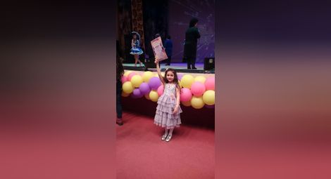5-годишната Ая се завърна  с две награди от Петербург