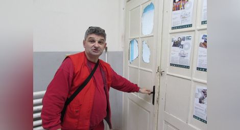 20 пияни роми нападнаха Спешна помощ във Ветово