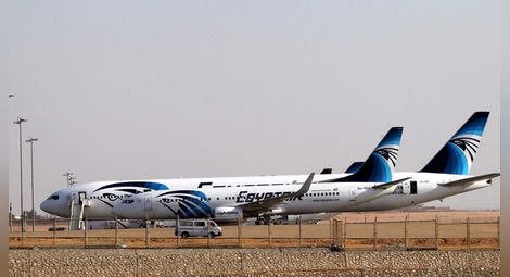 Терорист с колан с експлозиви похити самолет на Egypt Air 
