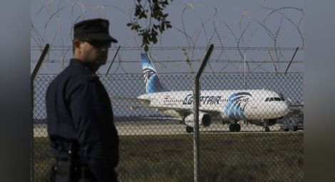 Похитителят на египетския самолет е арестуван