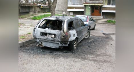Нощен отмъстител запали кола на площад „Македония“