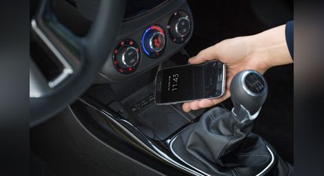Opel интегрира безжично зареждане за смартфони