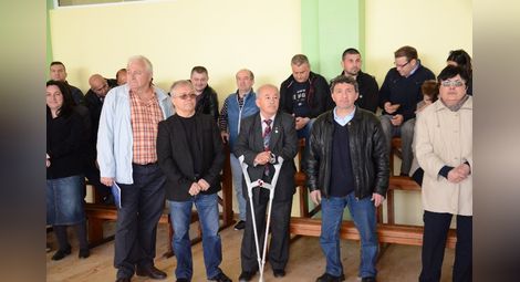 Министър, кмет и Вальо Йорданов откриха ремонтираната борцова зала