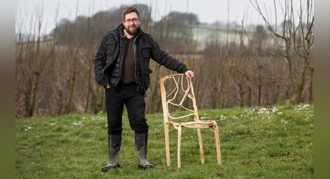 Мебелна компания отглежда столове от живи дървета