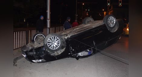 Пияна шофьорка помля току що ремонтиран автомобил и "паркира" по таван