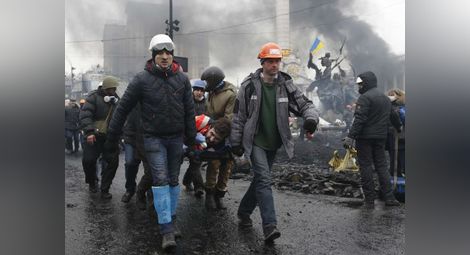 Клането в Киев: Жертвите вече са 35, протестиращи държат в плен беркутовци