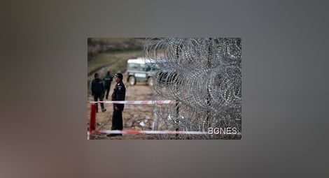 5 фирми поемат доставките за оградата на границата