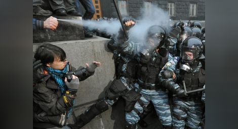 Над 60 протестиращи в Киев разстреляни!