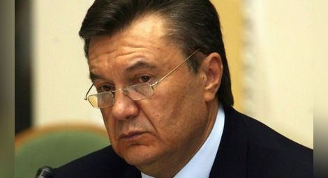 Янукович свиква предсрочни президентски избори и връща старата конституция
