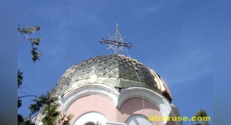 Позлатяват камбанарията на катедралния храм "Св.Св. Апостоли Петър и Павел" в Силистра