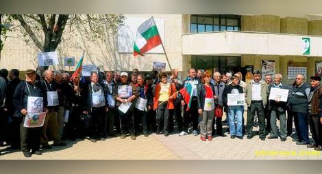 Пчеларите скочиха срещу пестицидите