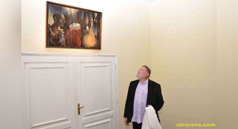 Диди Димчев сваля маската  пред залата с неговото име