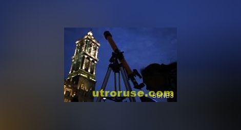 Близо 3000 наблюдават едновременно Луната за Гинес