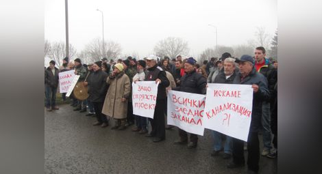 Жителите на два русенски квартала блокираха пътя Русе-София за час