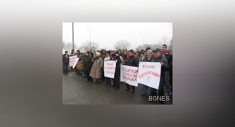 Втори ден продължава блокадата на пътя Русе-София