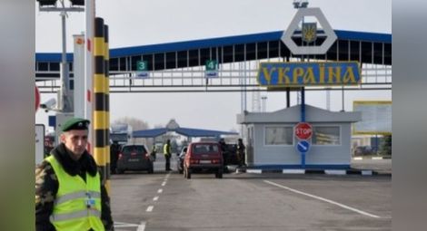 Украйна заклещи Крим по суша и въздух с операция "Граница"