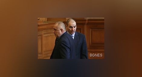 Борисов остава само с един гард
