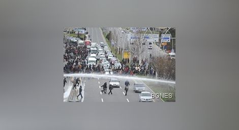 Нови протести по време на погребението на Беркин в Истанбул