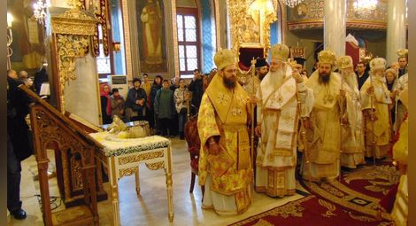 Почетоха Честната глава на св. Климент Охридски в Пловдив