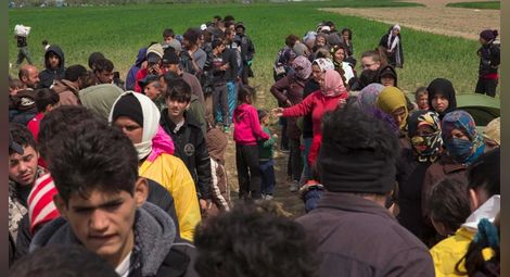 500 000 сирийски бежанци готови да тръгнат към Европа, чакат Ердоган да отвори границите