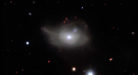 Стивън Хокинг предложи ново описание на черните дупки