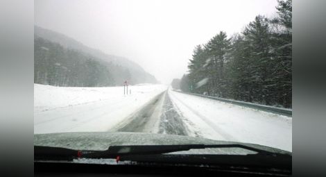 Експерти изброиха най-важните правила за шофиране при зимни условия