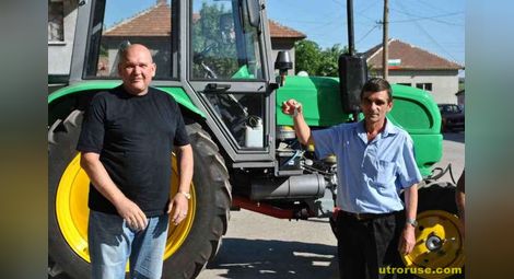 Нов „Болгар“ смени раздрънкания 25-годишен трактор на Просена