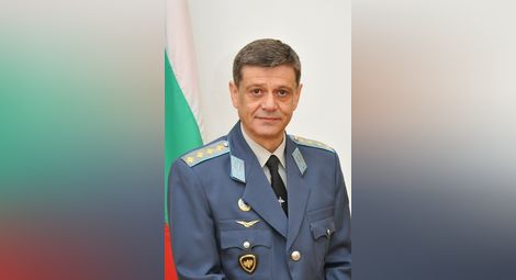 Началникът на отбраната генерал Константин Попов е подал рапорт за освобождаване от заеманата длъжност