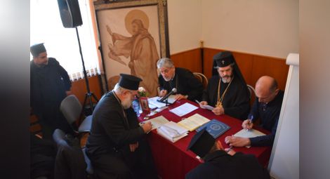 Св. Синод ще избира Старозагорски митрополит между епископите Яков и Киприян