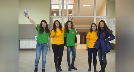 Младежи отбелязаха деня на доброволчеството с 4 акции