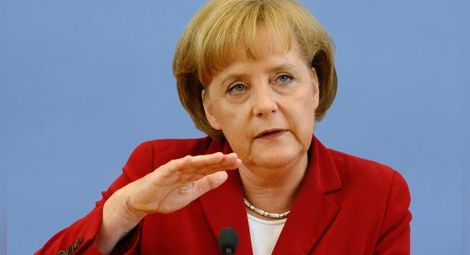 Меркел е за отмяна на двойното гражданство за родени в Германия деца на чужденци