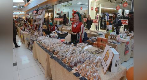 Авторски подаръци предлага  базарът на Дунавския център