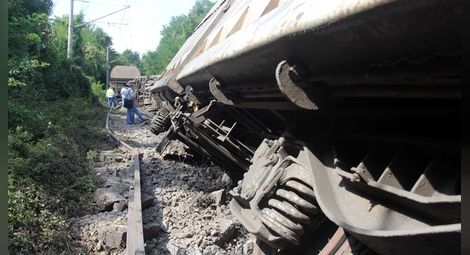 Трагедия в Хитрино: дерайлира и се взриви влак, има жертви
