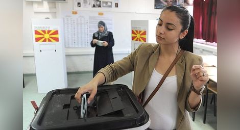 Македонски партии подкупват избиратели, предлагат хилядарка на глас