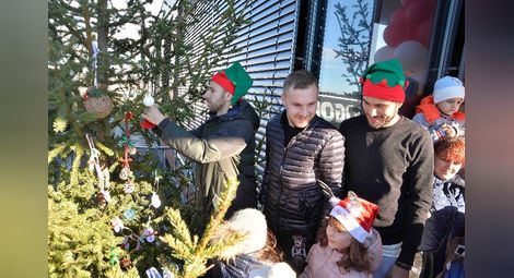 500 деца украсиха елхата на Лудогорец