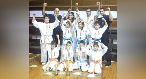 Каратистите на Друмев и Калинов с 13 медала от турнир в Шумен