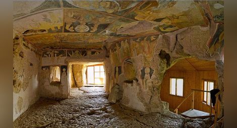 Уникалните Ивановски скални църкви са сред най-впечатляващите исторически забележителности.                   Снимка: Архив 
