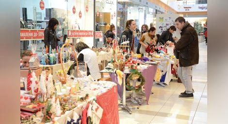 Пъстър базар в Мол Русе събира пари за детски социален център