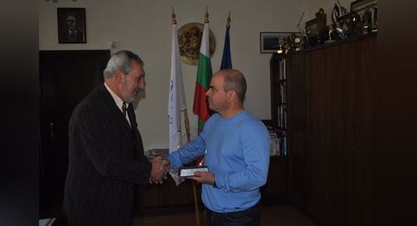 Кметът на Русе с награда за партньорство от Синдиката на българските учители