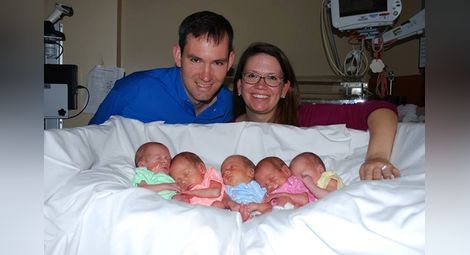 Американка роди 5 близначета за 17 минути (Снимки)