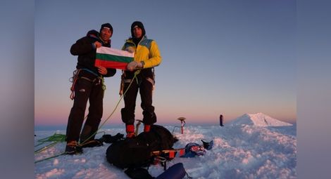 Наши алпинисти с уникално постижение в Антарктида