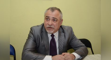 Д-р Камен Кожухаров