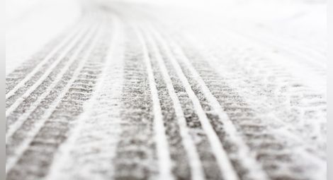 Републиканските пътища са проходими при зимни условия. Затворен за движение е Троянският проход