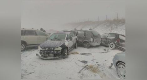 Снежни бури и верижни катастрофи в Източна България