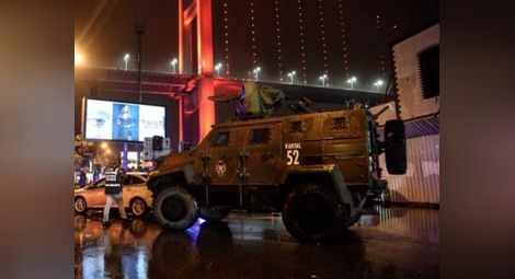 Продължават да издирват стрелеца, убил 39 души в Истанбул