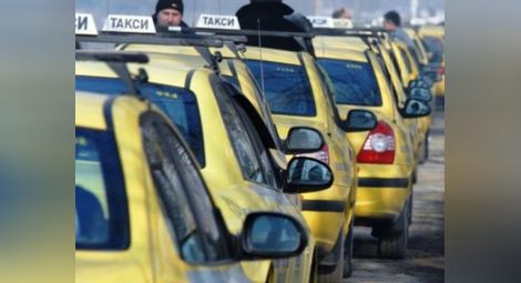 Пет таксита разбити от търсачи на лесни пари