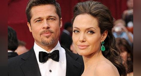 Джоли се съгласи да засекретят документите за развода