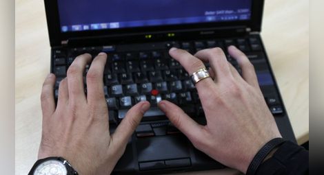 71-годишна жена даде 20 бона за борба с хакерите